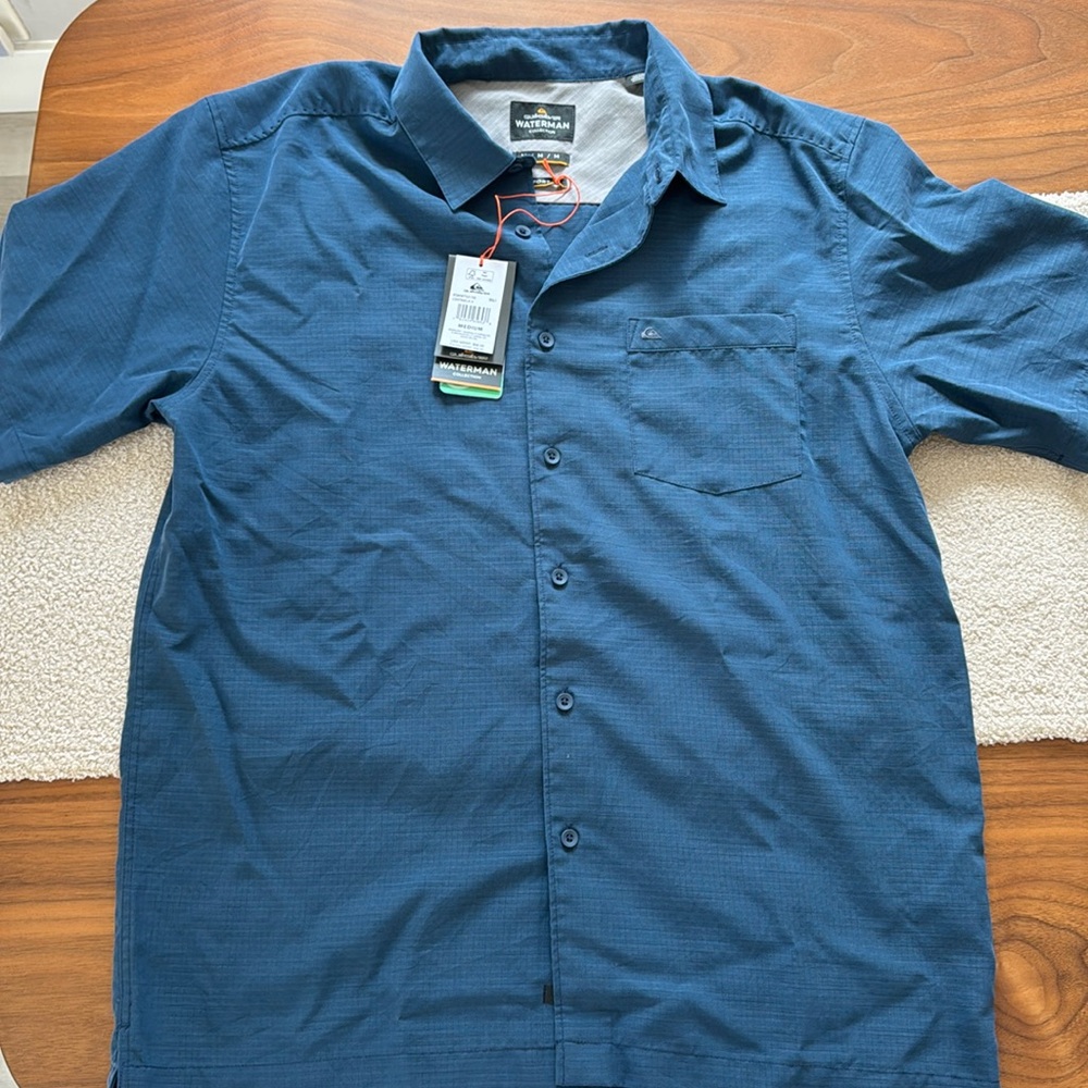 NWT Quicksilver shirt - men’s M